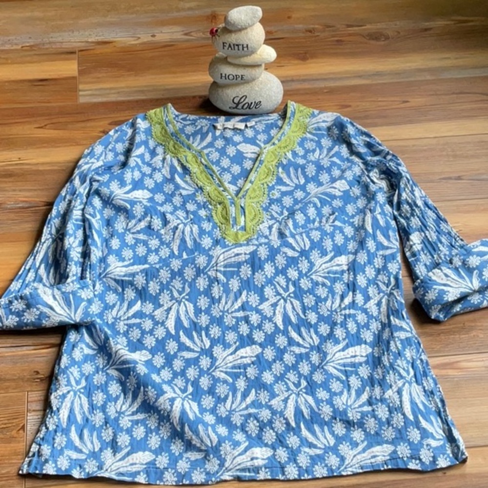 💖Bluthreads blue tunic with green embroidered neckline - Picture 2 of 3